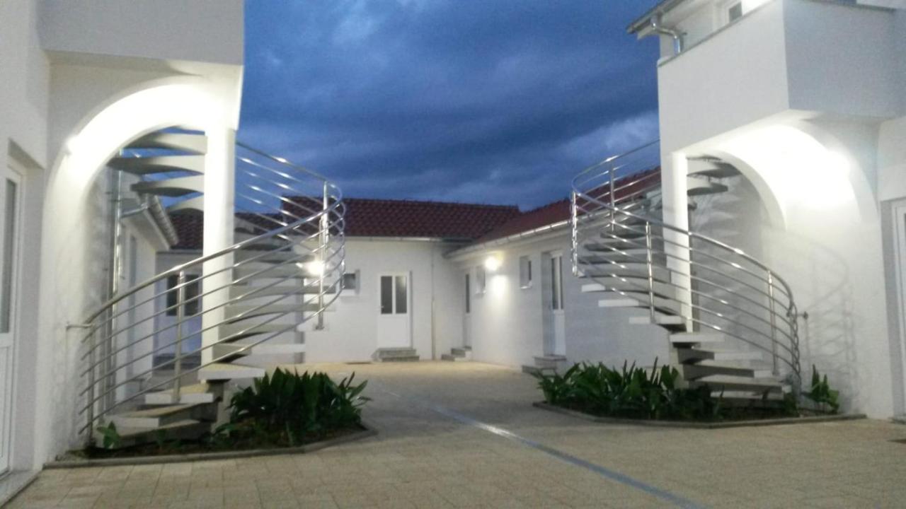 Apartments Noa Nin Zdrijac Luaran gambar